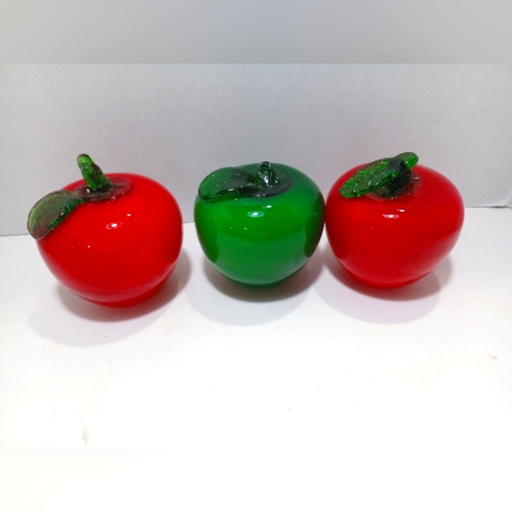 Vintage Art Glass Apple Lot of 3 Fruit Green and Red Kitchen